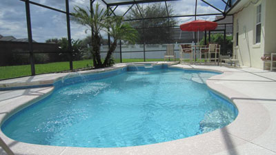 Large 30ft x 12ft pool with built in spa & water spouts